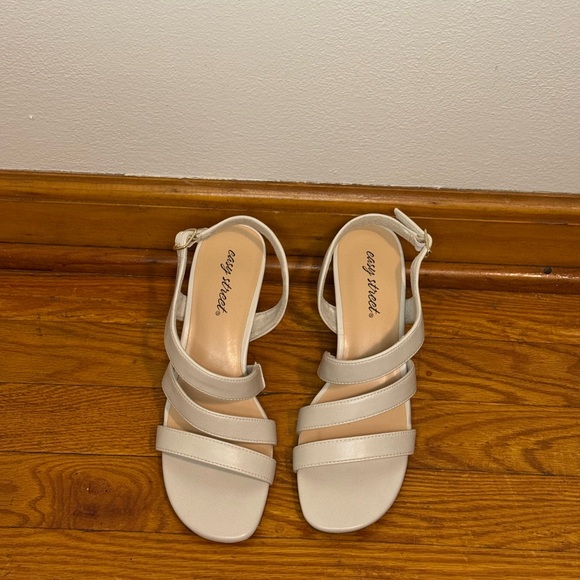 Easy Street white Strappy Heels 7 new with box without tag - Picture 1 of 3